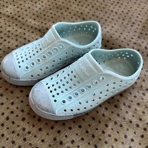 Native slip on shoes size 10 kids
